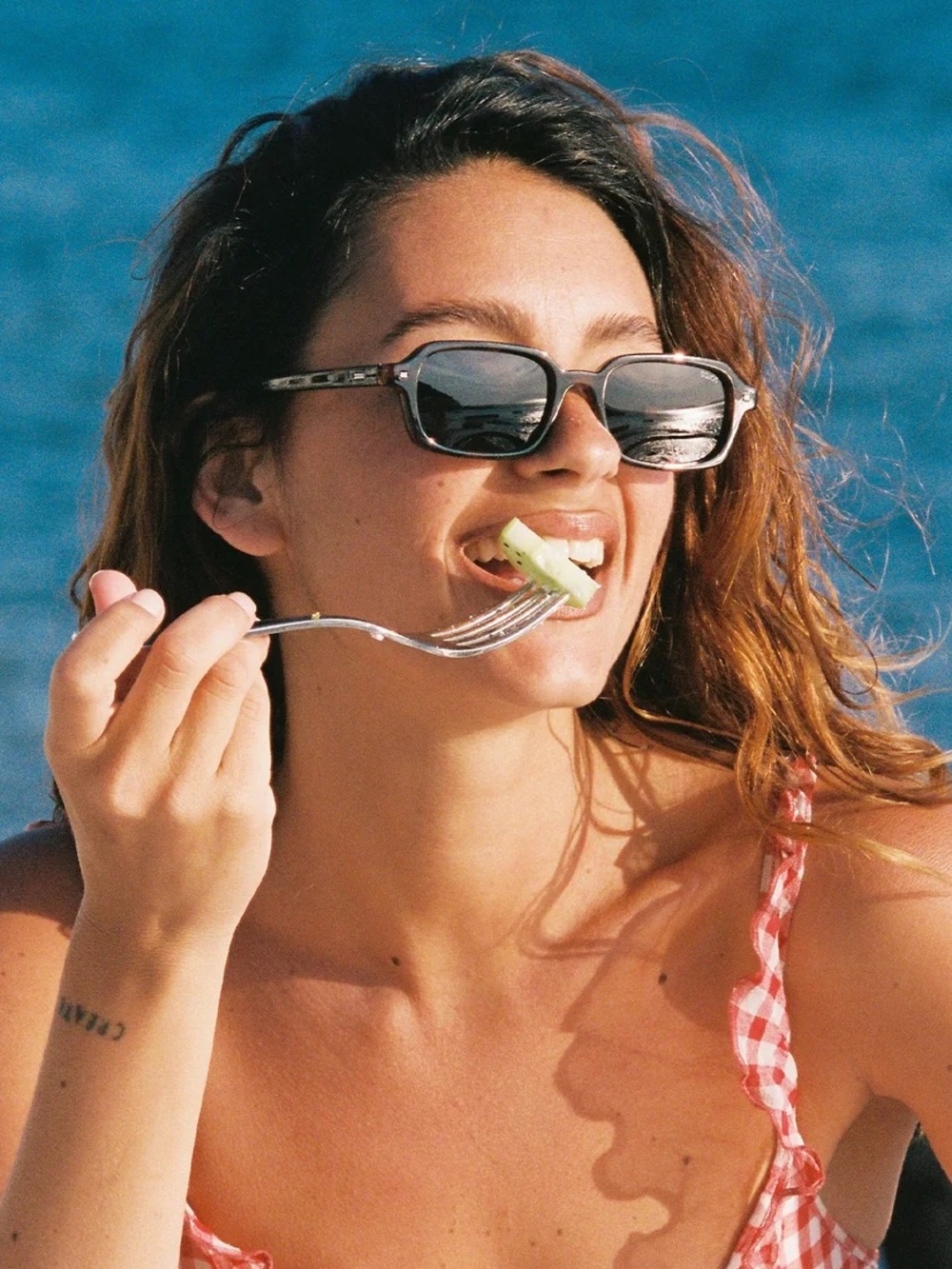 Women’s Sojos black sunglasses | summer chic, contemporary fashion